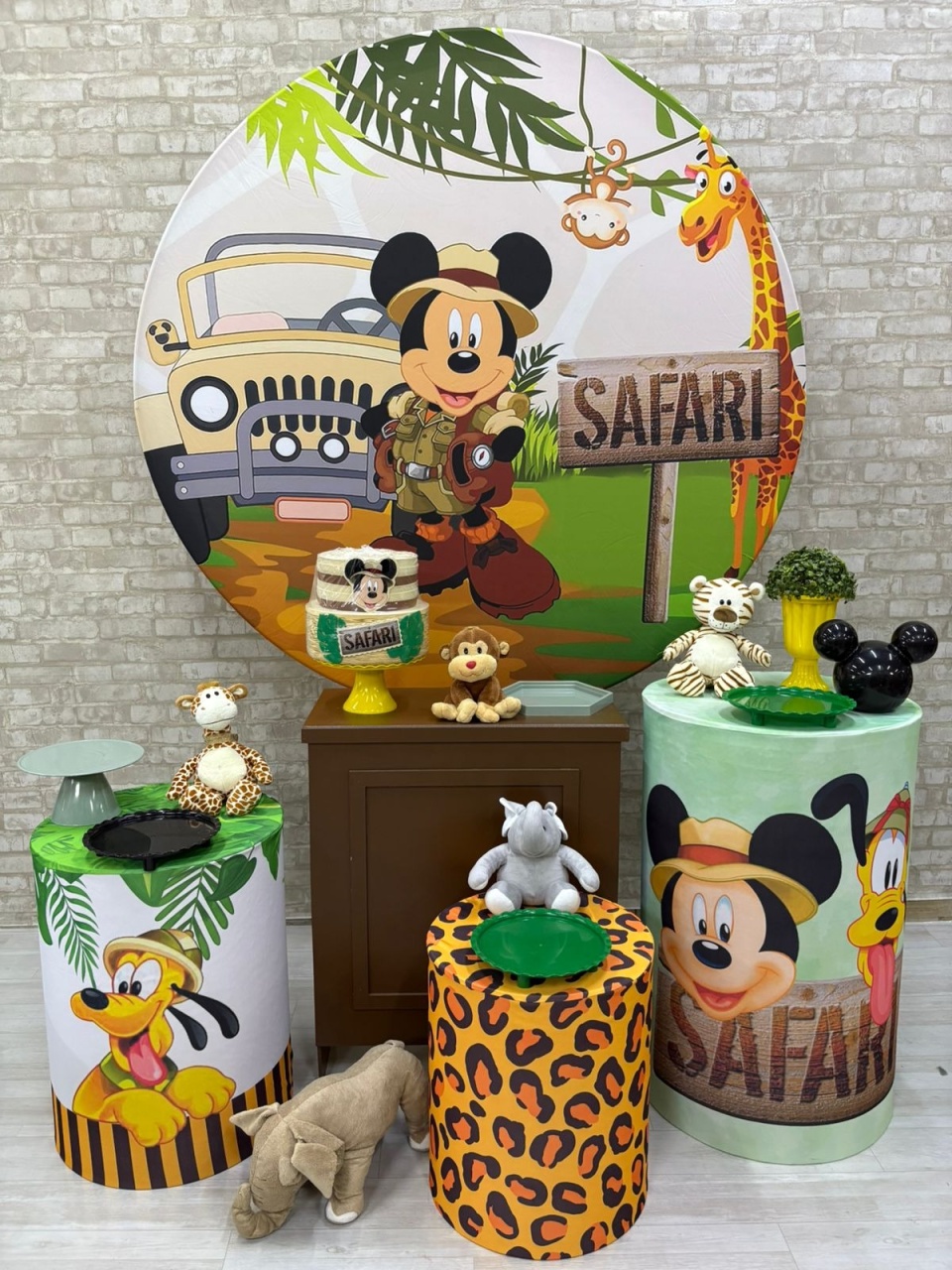 Mickey Safari Kit Ouro  - Iara Maria Arruda da Silva