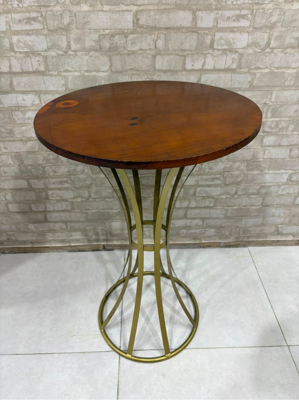 Mesa Bailarina P - Iara Maria Arruda da Silva