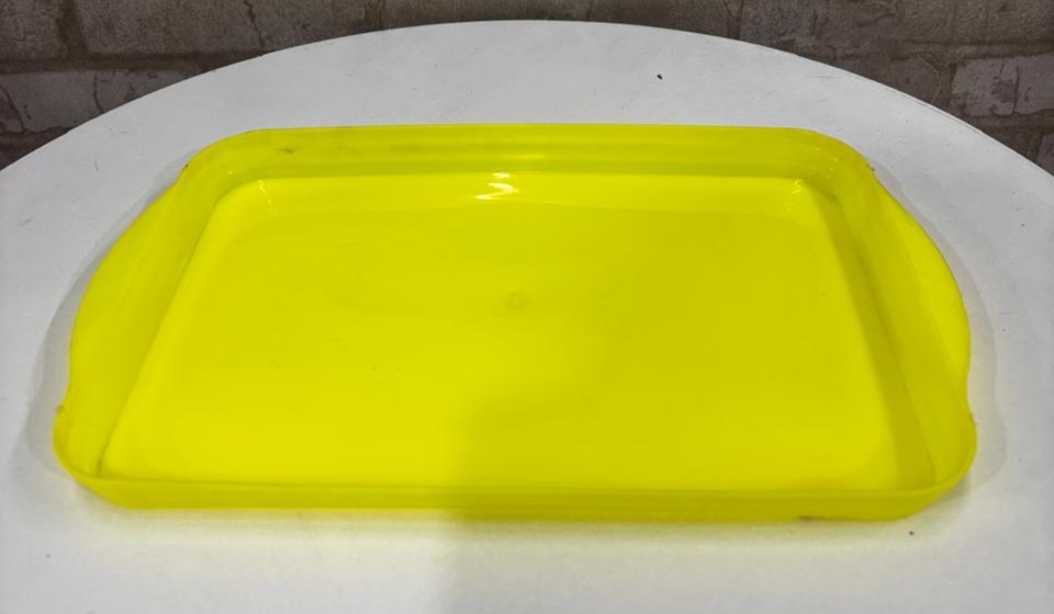 Bandeja Retangular M Amarelo Neon - Iara Maria Arruda da Silva