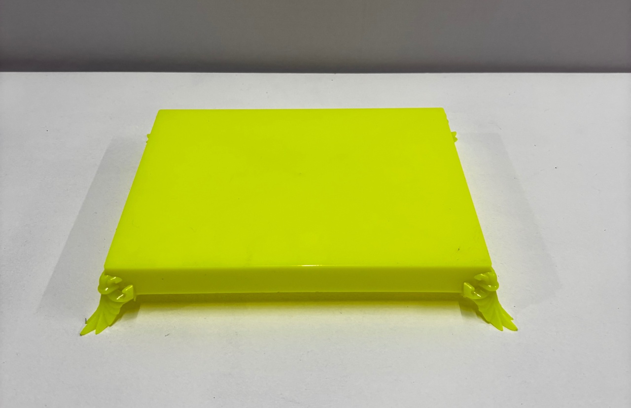 Mesinha Amarelo Neon - Iara Maria Arruda da Silva