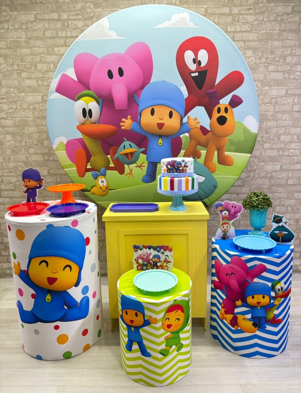 Pocoyo  Kit Ouro   - Iara Maria Arruda da Silva