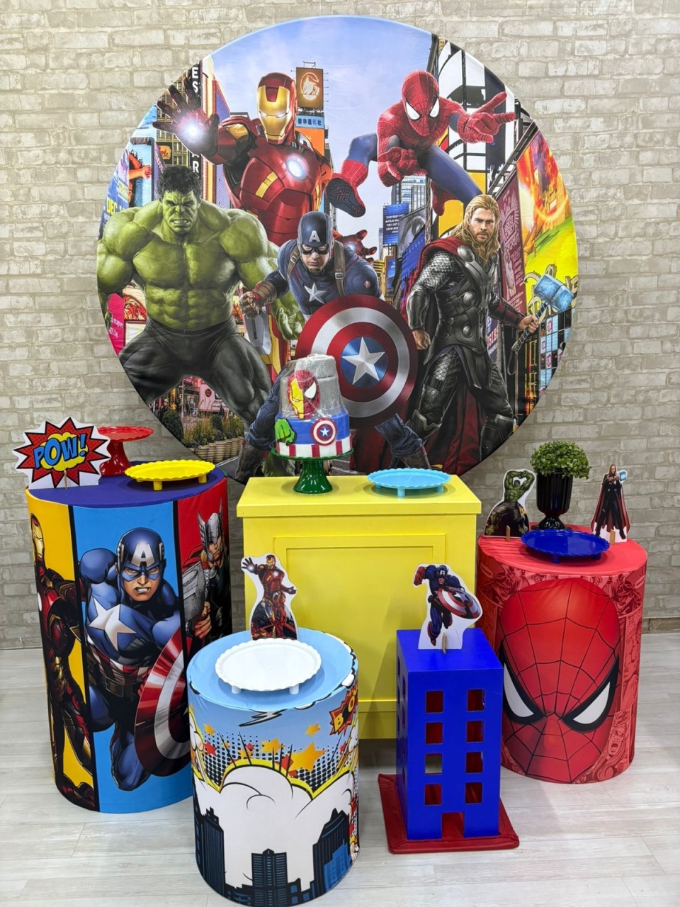 Vingadores  Kit Ouro    - Iara Maria Arruda da Silva