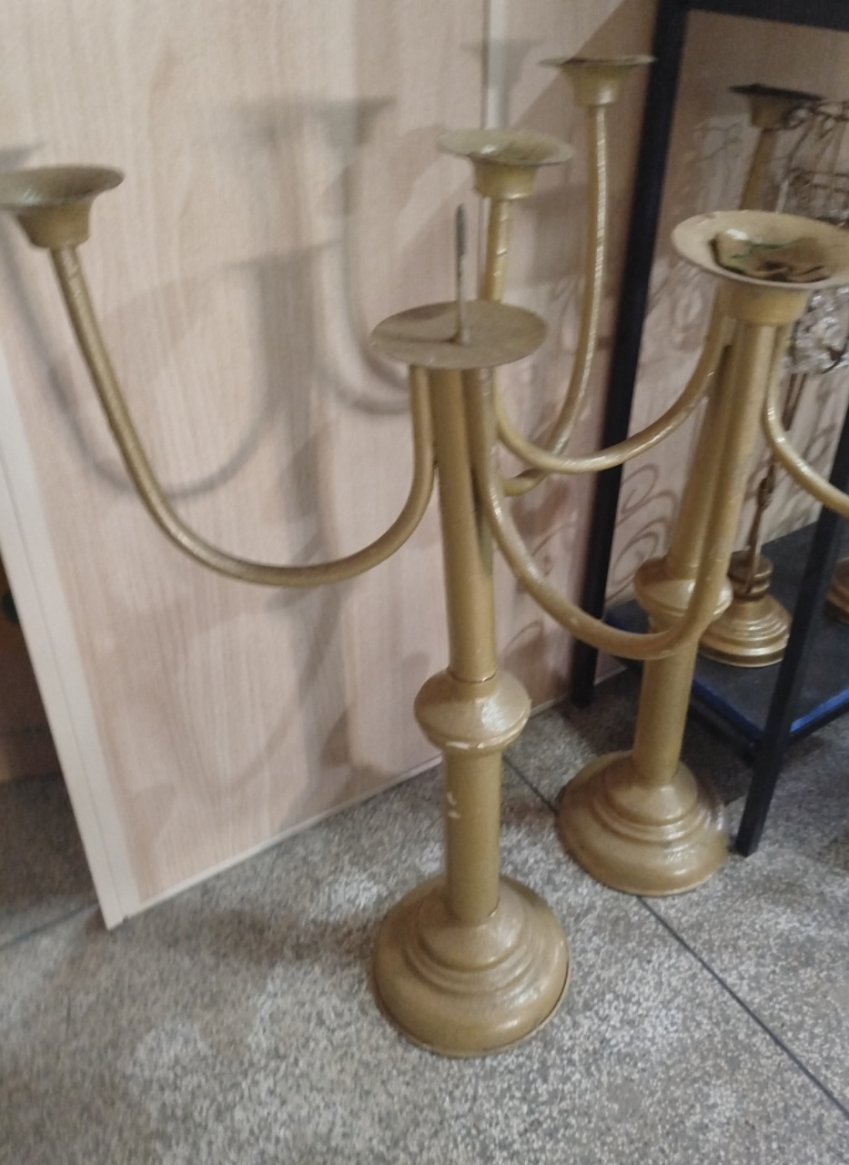 Castiçal 70 Cm Dourado - EGL Locações Ltda