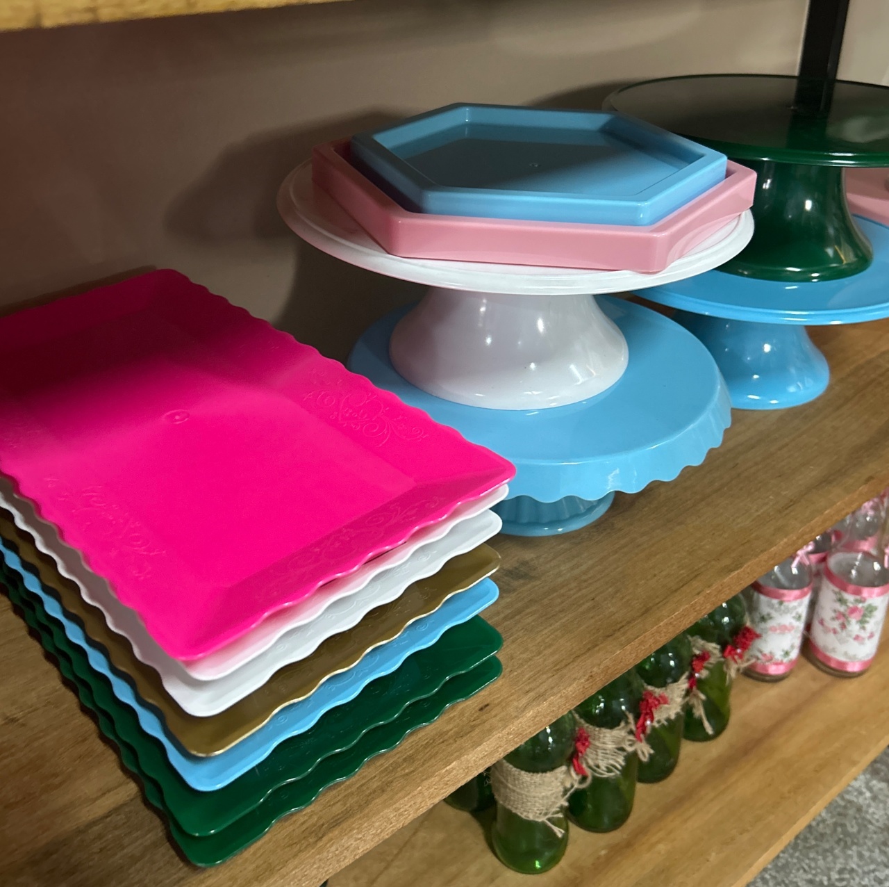 Bandeja Pm de Plastico Varias Cores - Elisangela Gimenez Locações Ltda