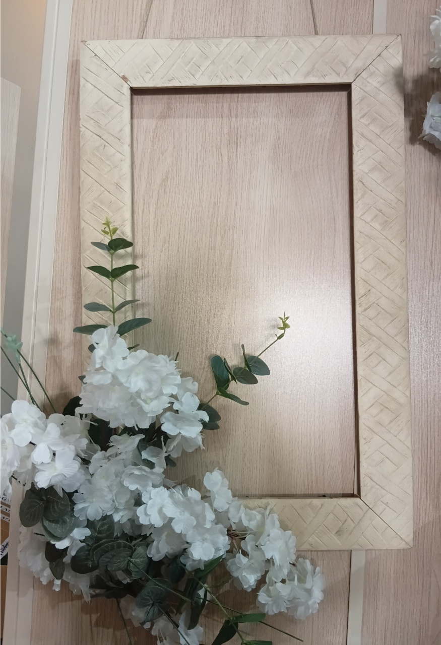 Moldura Decorada - EGL Locações Ltda