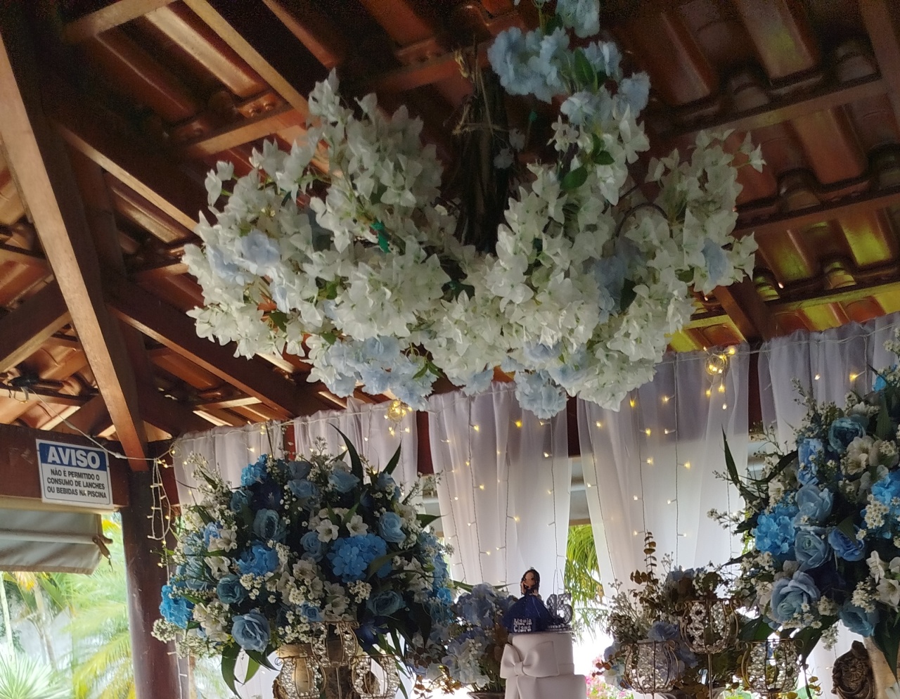 Lustre de Flores - EGL Locações Ltda