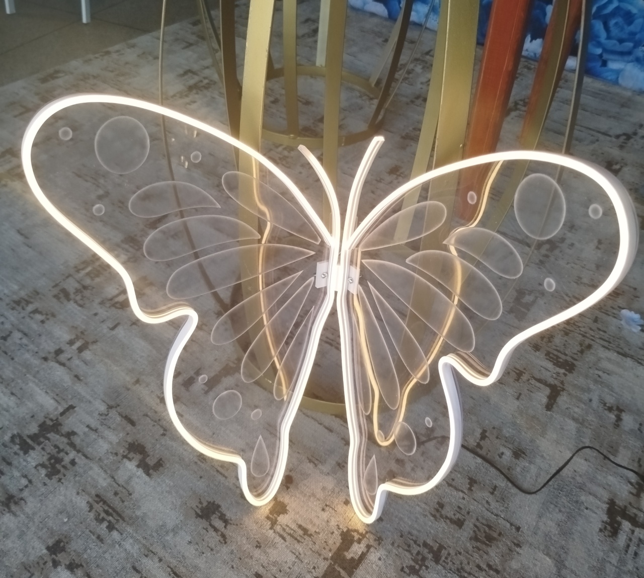 Borboleta Led 50Cm Branco Quente - EGL Locações Ltda