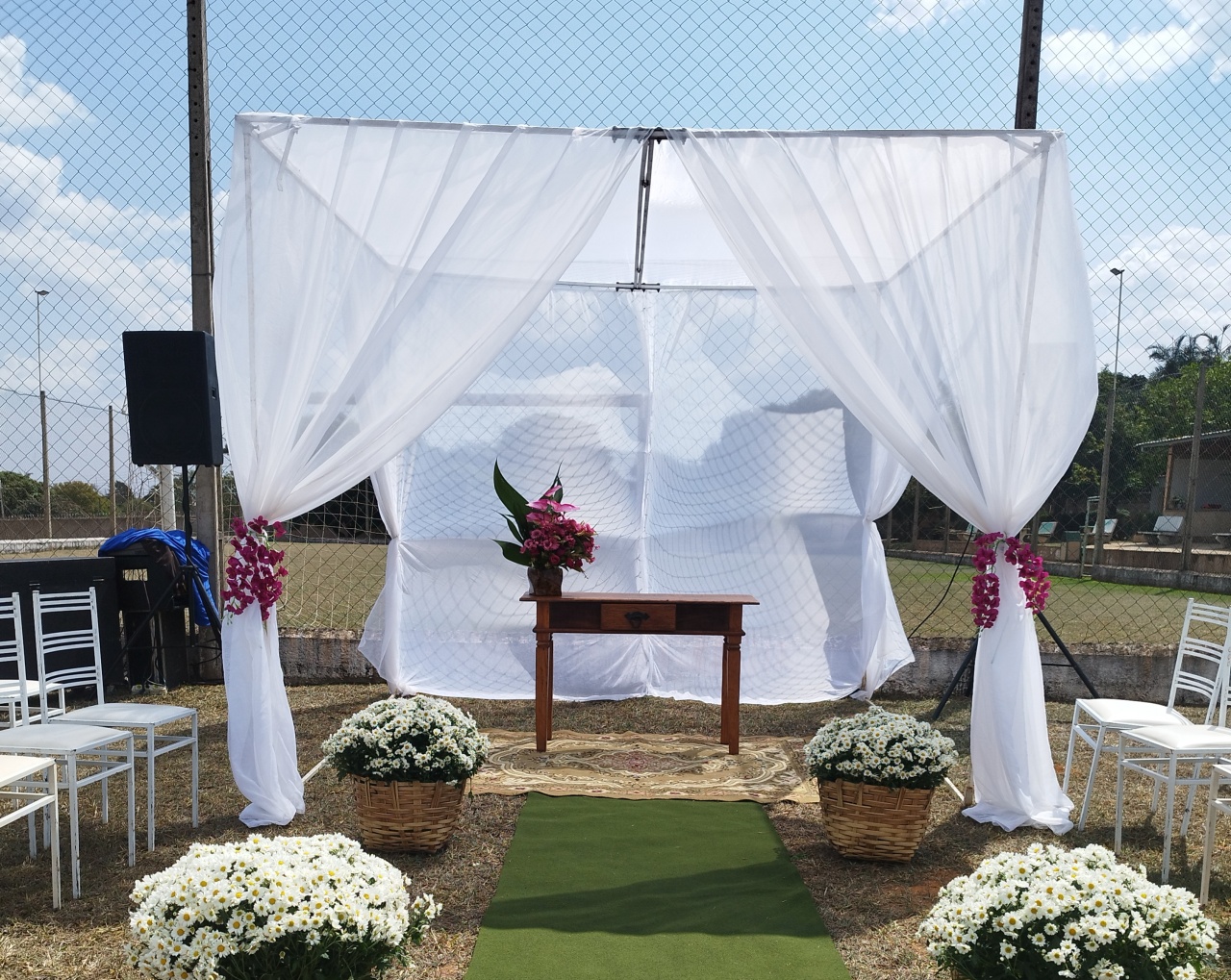 Tenda de Metal Com Tecido Voal Branco 3X3 - EGL Locações Ltda