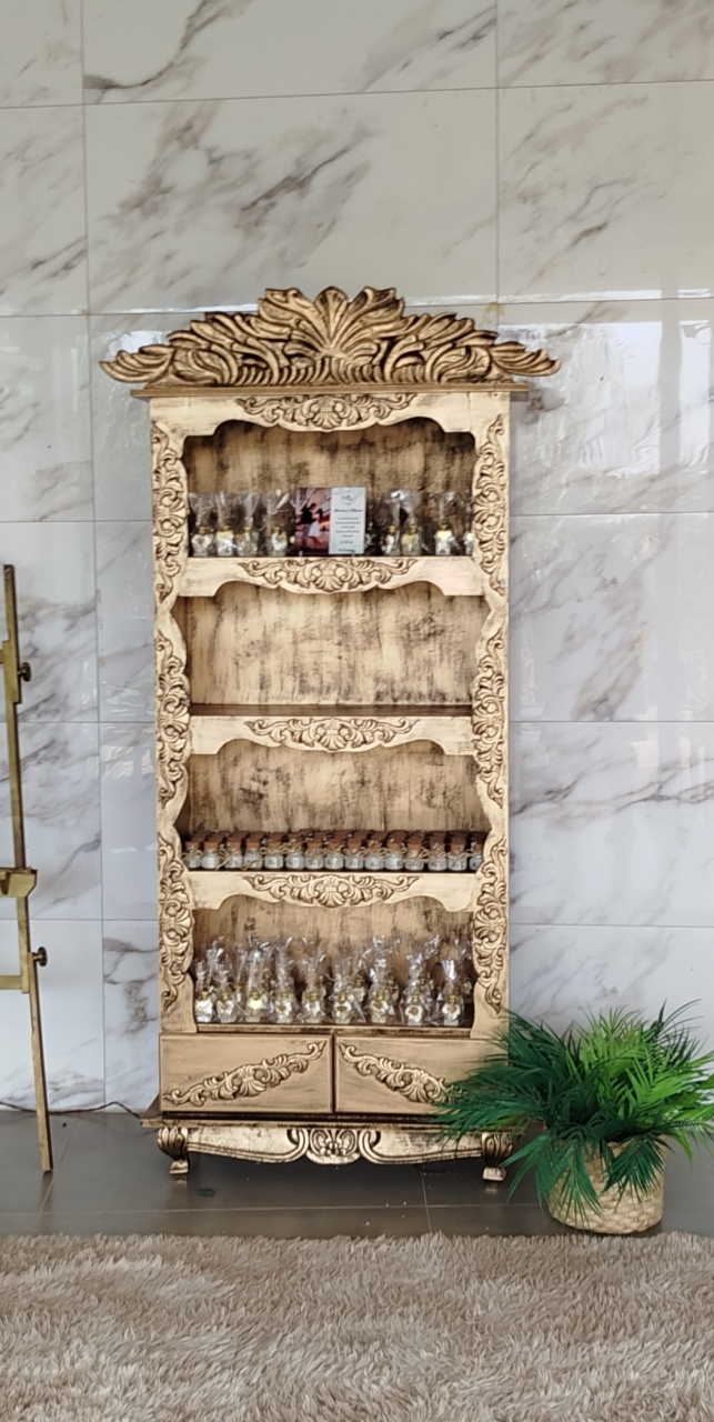 Armário Dourado - EGL Locações Ltda