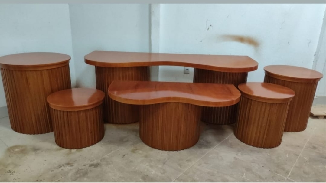 Jogo de Mesa Ripada Fechada Escura - EGL Locações Ltda