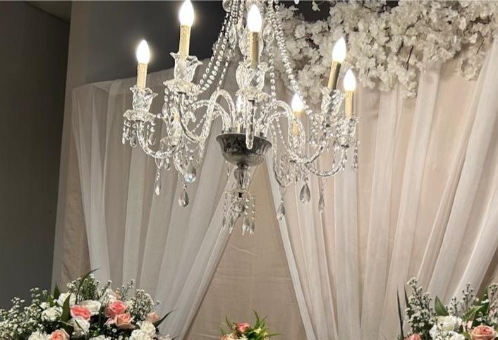 Lustre de Cristal 8 Braços - Elisangela Gimenez Locações Ltda