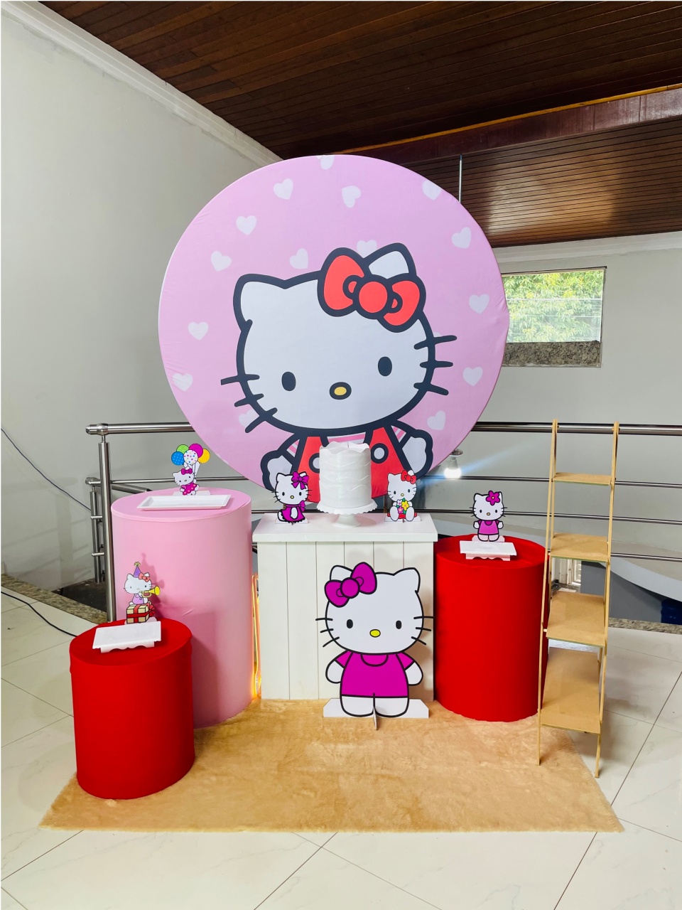 Hello Kitty Rostinho - Kit M1 Com Escadinha - Pegue E Monte - Pallacius Festas