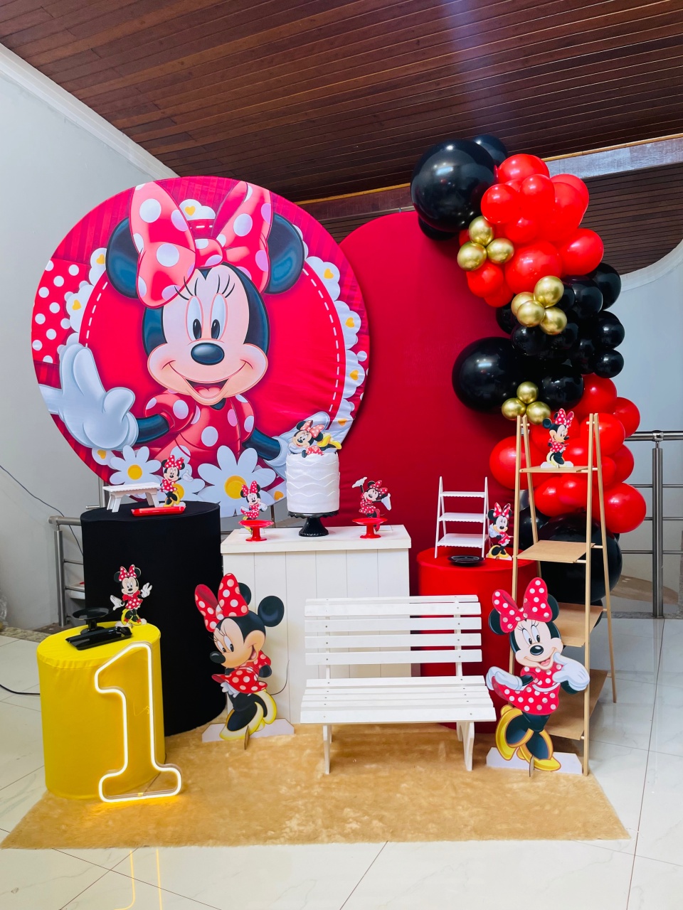 Minnie Vermelha Fundo Vermelho - Kit G4 - Pegue E Monte   (Banquinho E Led ) - Pallacius Festas