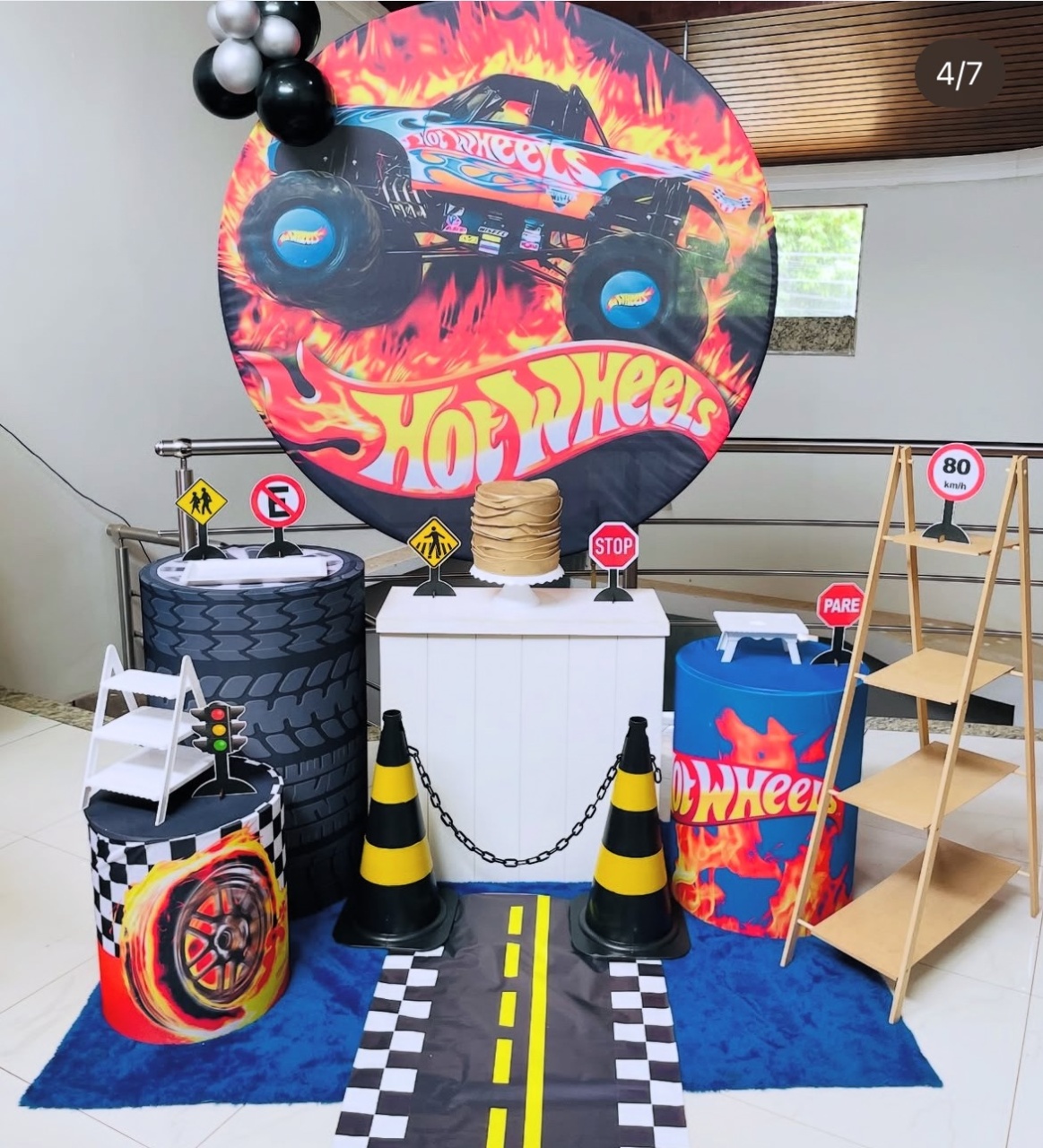 Pegue E Monte Kit M1 Hot Wheels Com Escadinha - Pallacius Festas