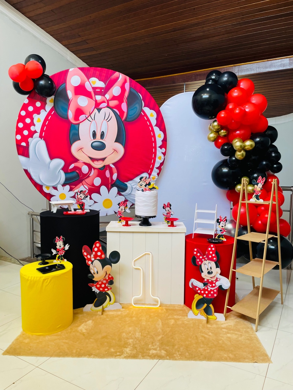 Minnie Vermelha Fundo Branco - Kit G1 - Pegue E Monte (Com Led)  - Pallacius Festas