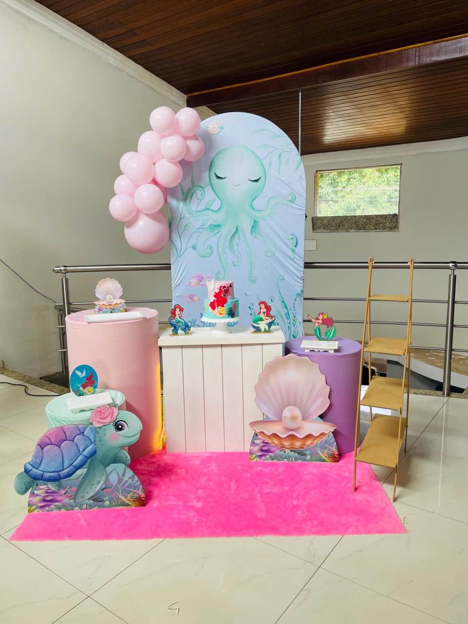 Pegue E Monte Kit M1 Fundo Do Mar Em Tons de Rosa  Com Escadinha - Pallacius Festas