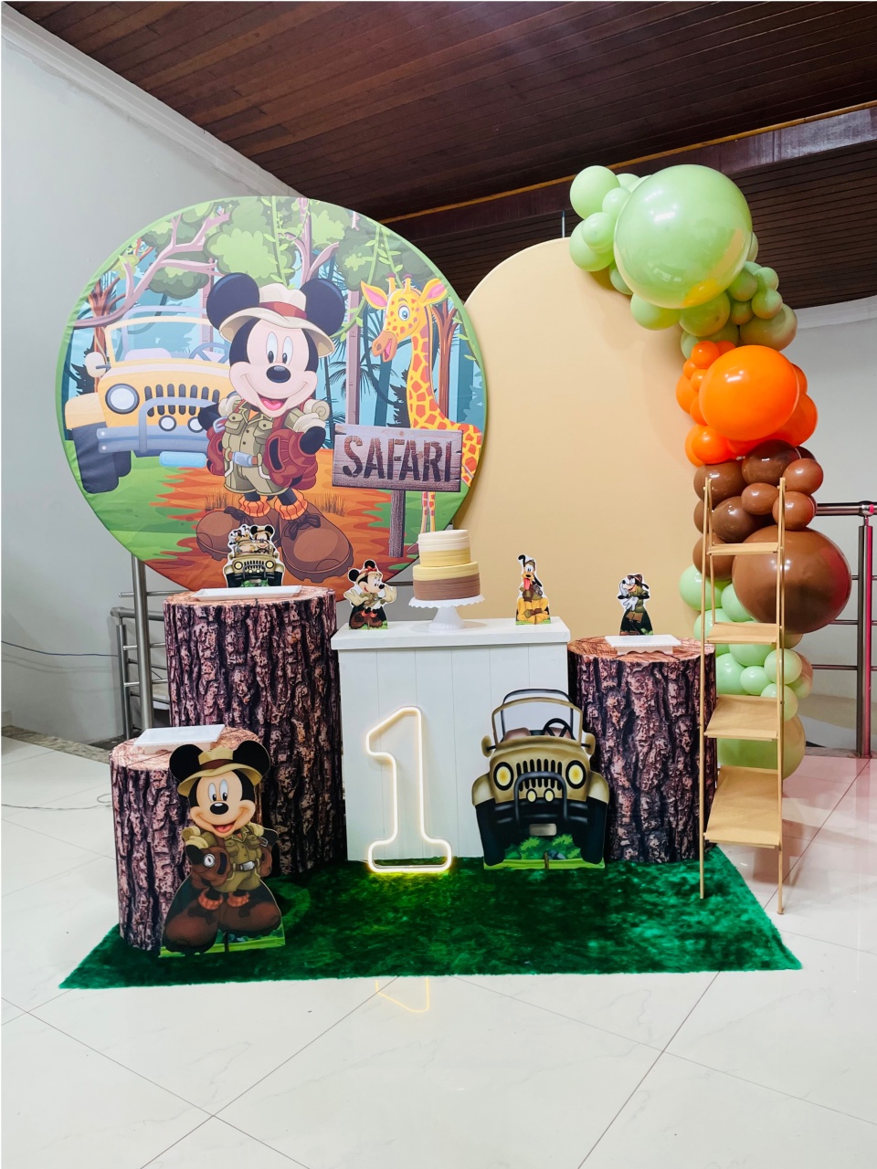 Mikey No Safari (Bege) - Kit G1 Com Led - Pegue E Monte - Pallacius Festas