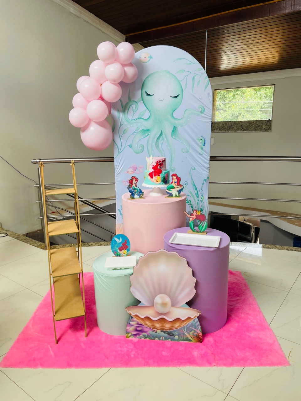 Pegue E Monte Kit P1 Fundo Do Mar Em Tons de Rosa  Com Escadinha - Pallacius Festas