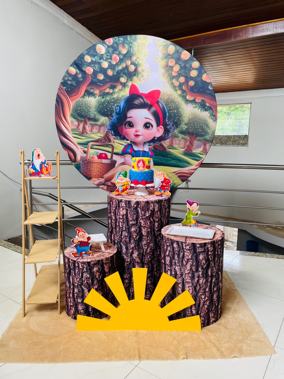 Pegue E Monte Kit P1 Branca de Neve Baby (Troncos) Com Escadinha  - Pallacius Festas