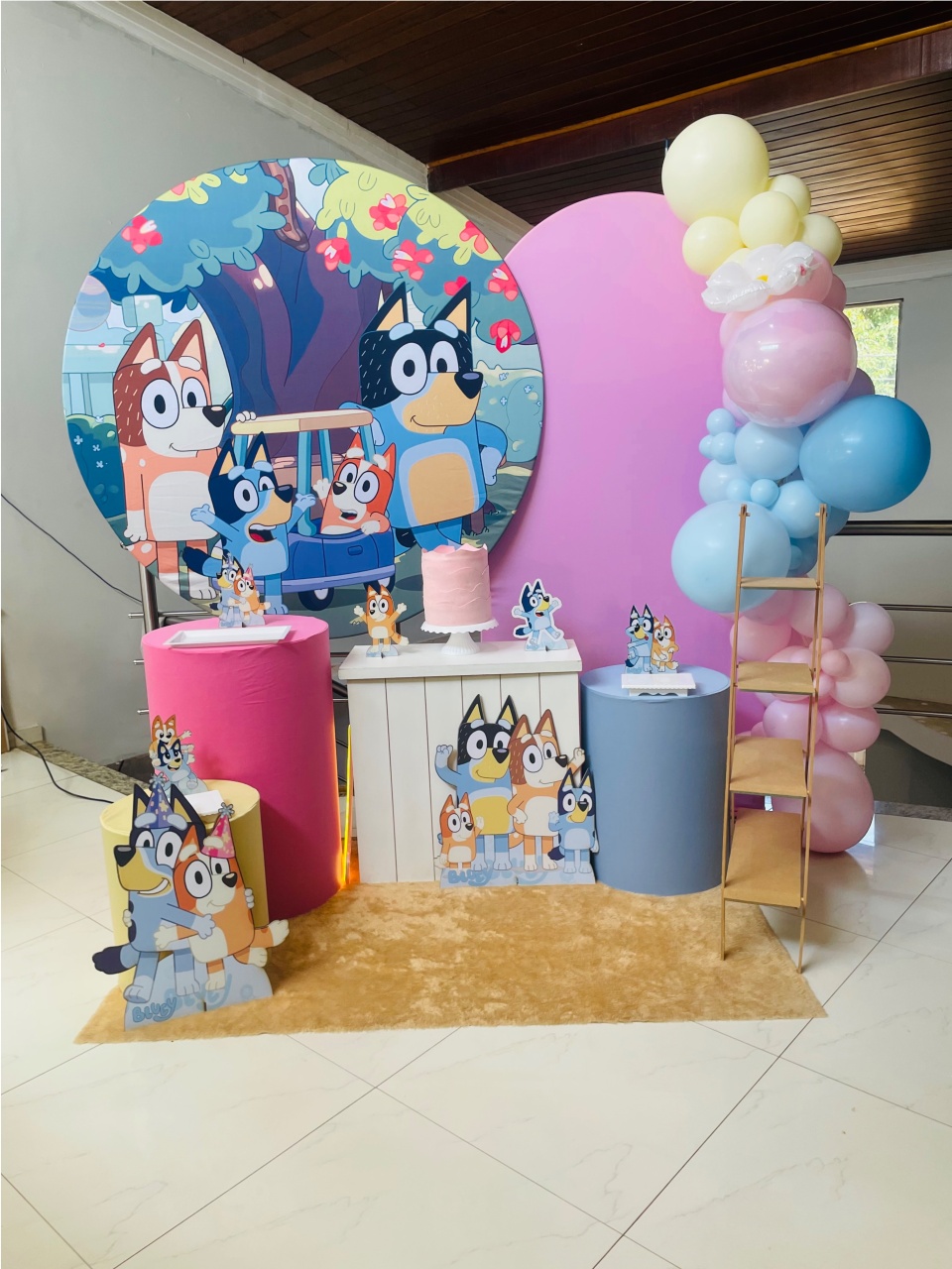 Bluey/Carro Com Rosa - Kit Gg Com Escadinha - Pegue E Monte - Pallacius Festas