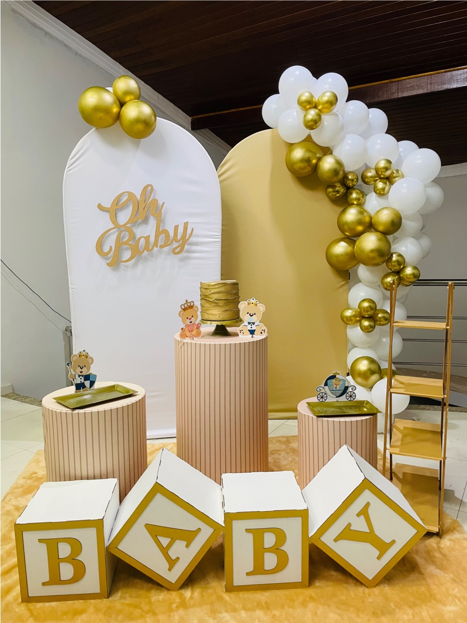 Chá Revelação Bege E Branco -  Kit Mm 1 Com Escadinha - Pegue E Monte - Pallacius Festas