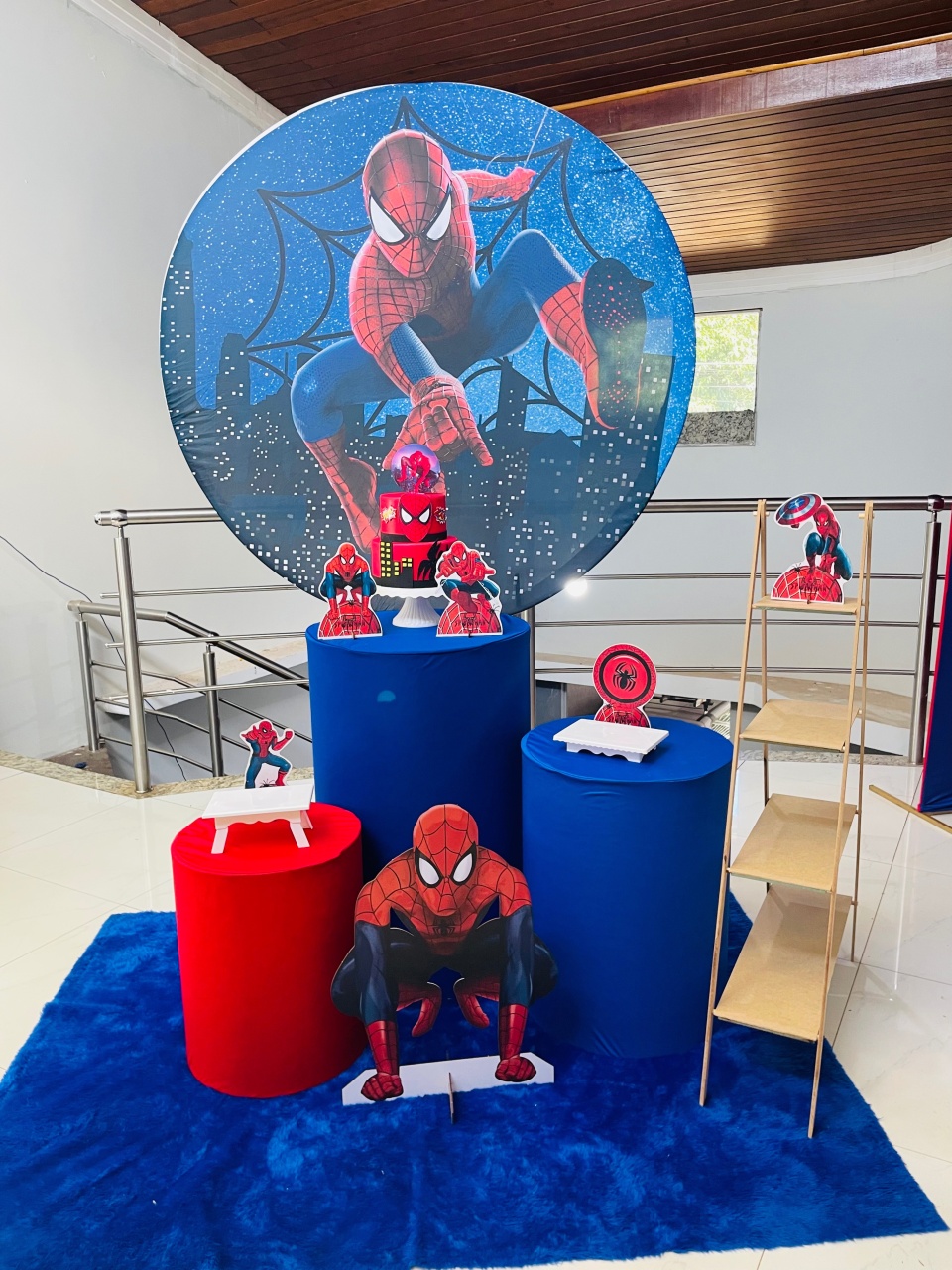 Kit P1 Com Display Criança Com Escadinha  - Pallacius Festas