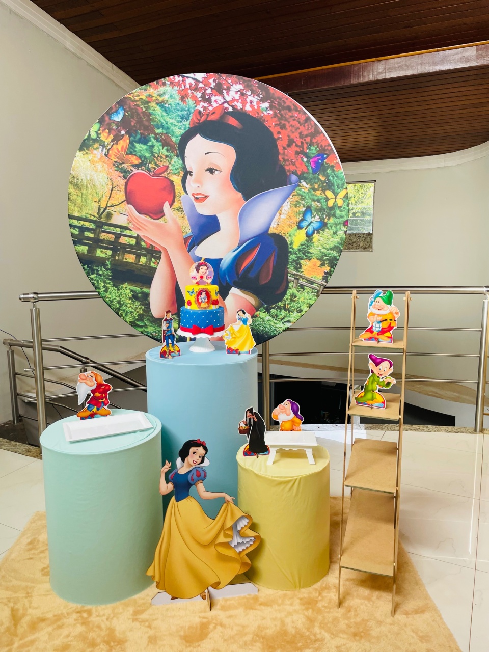 Pegue E Monte Kit P1 Branca de Neve Com Escadinha  - Pallacius Festas