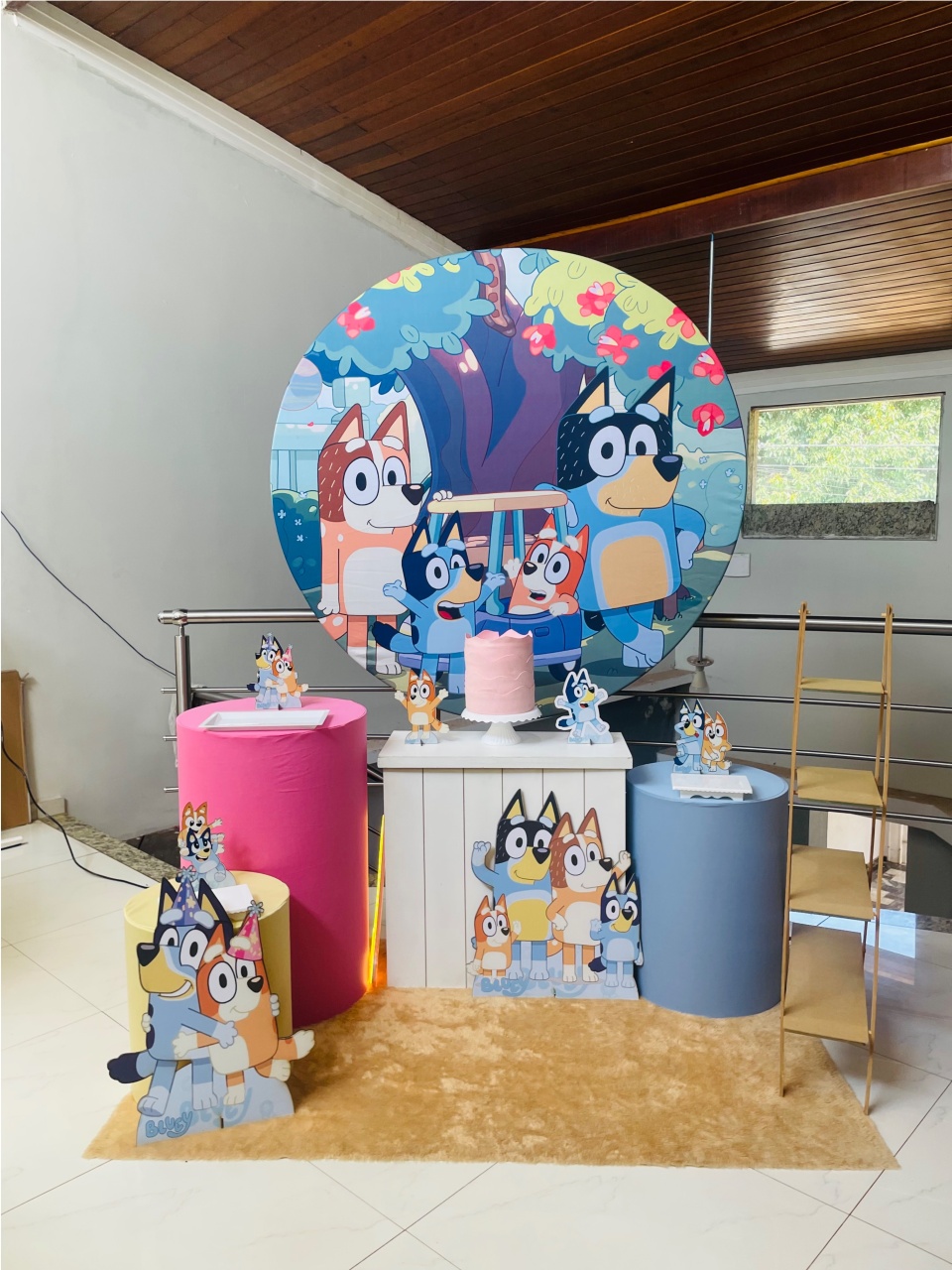Bluey/Carro Com Rosa - Kit M1 Com Escadinha - Pegue E Monte - Pallacius Festas