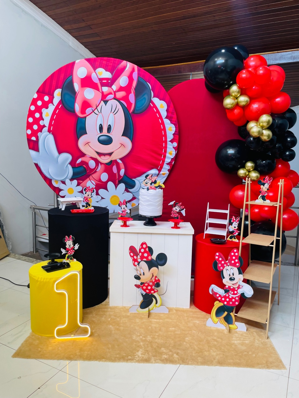 Minnie Vermelha Fundo Vermelho - Kit G1 - Pegue E Monte (Com Led) - Pallacius Festas