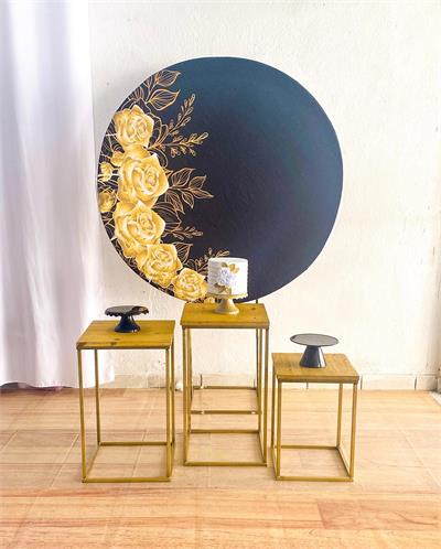Floral Dourado Trio Mesas - Cristina Locações 