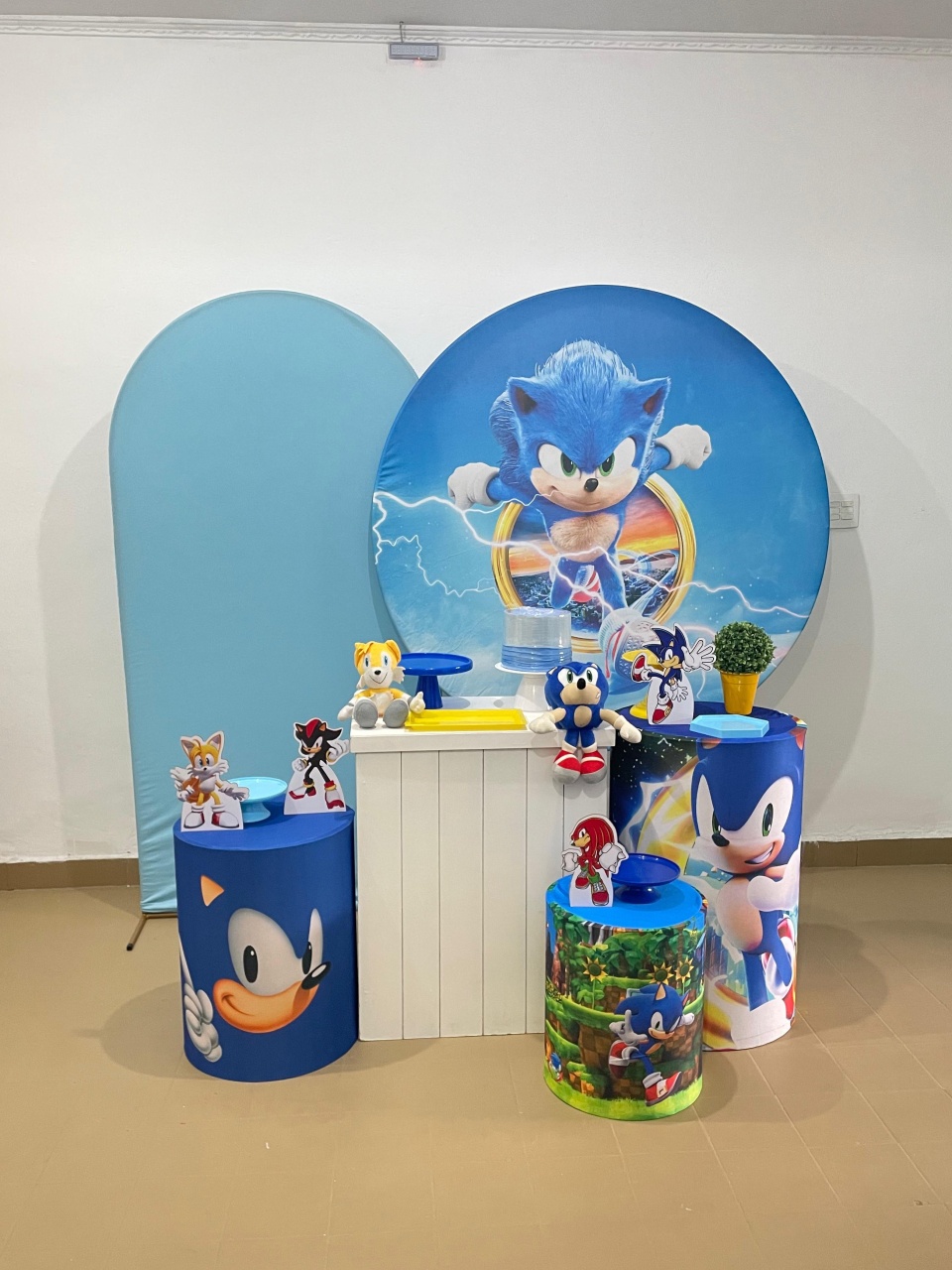 Sonic Menino Prata - Cristina Locações 