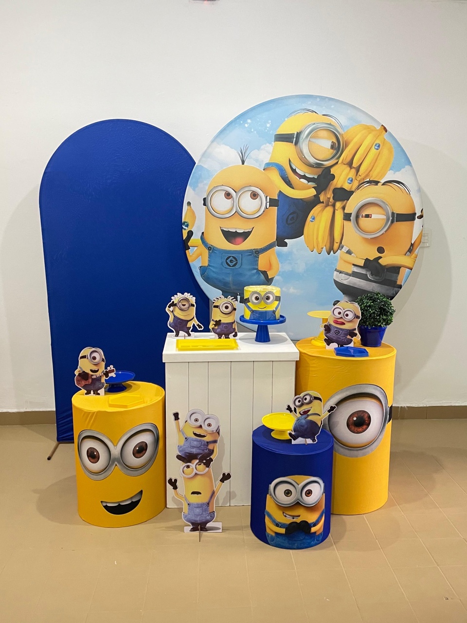 Minions Menino Prata - Cristina Locações 