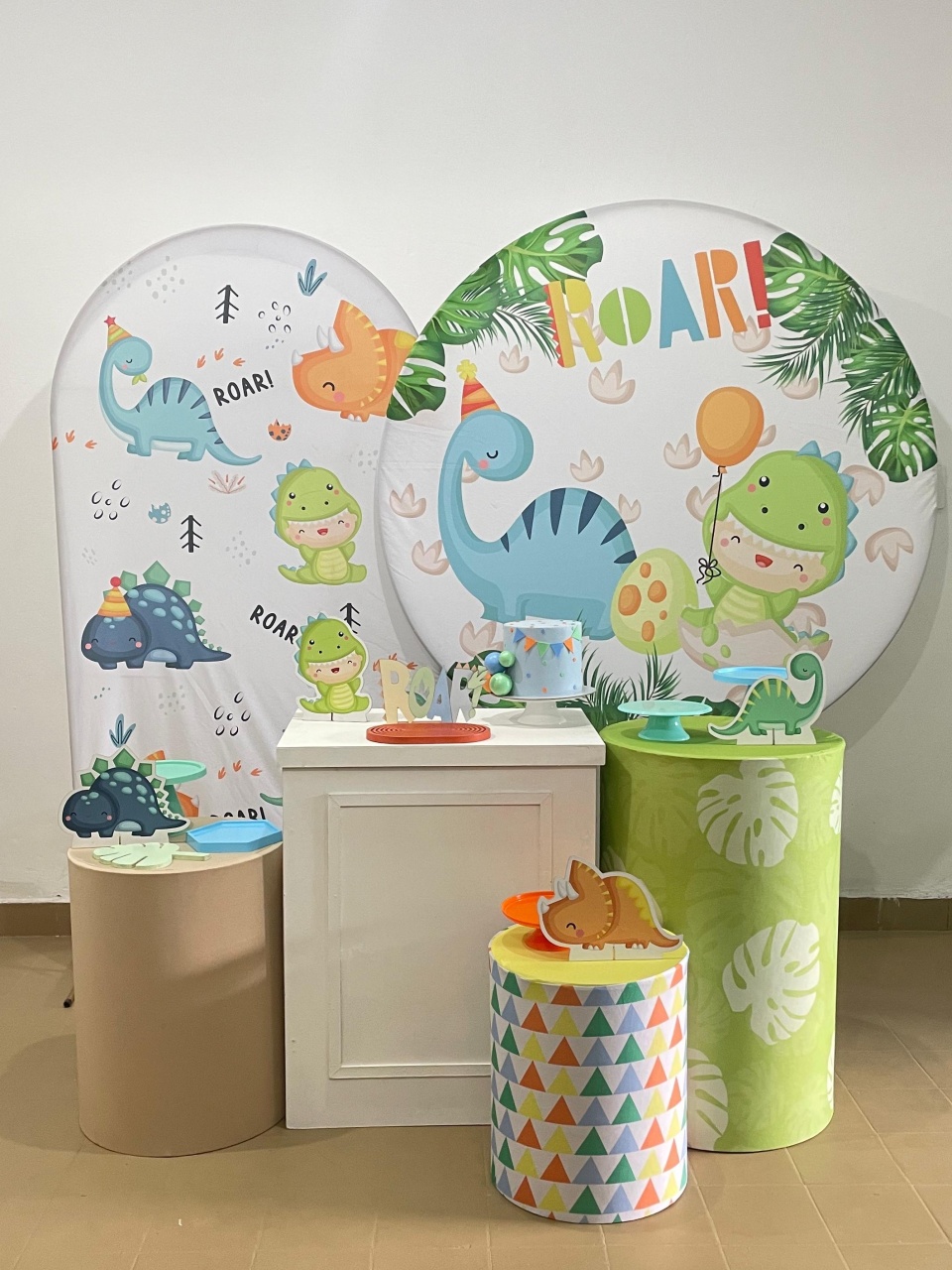 Dinobaby Menino Prata - Cristina Locações 
