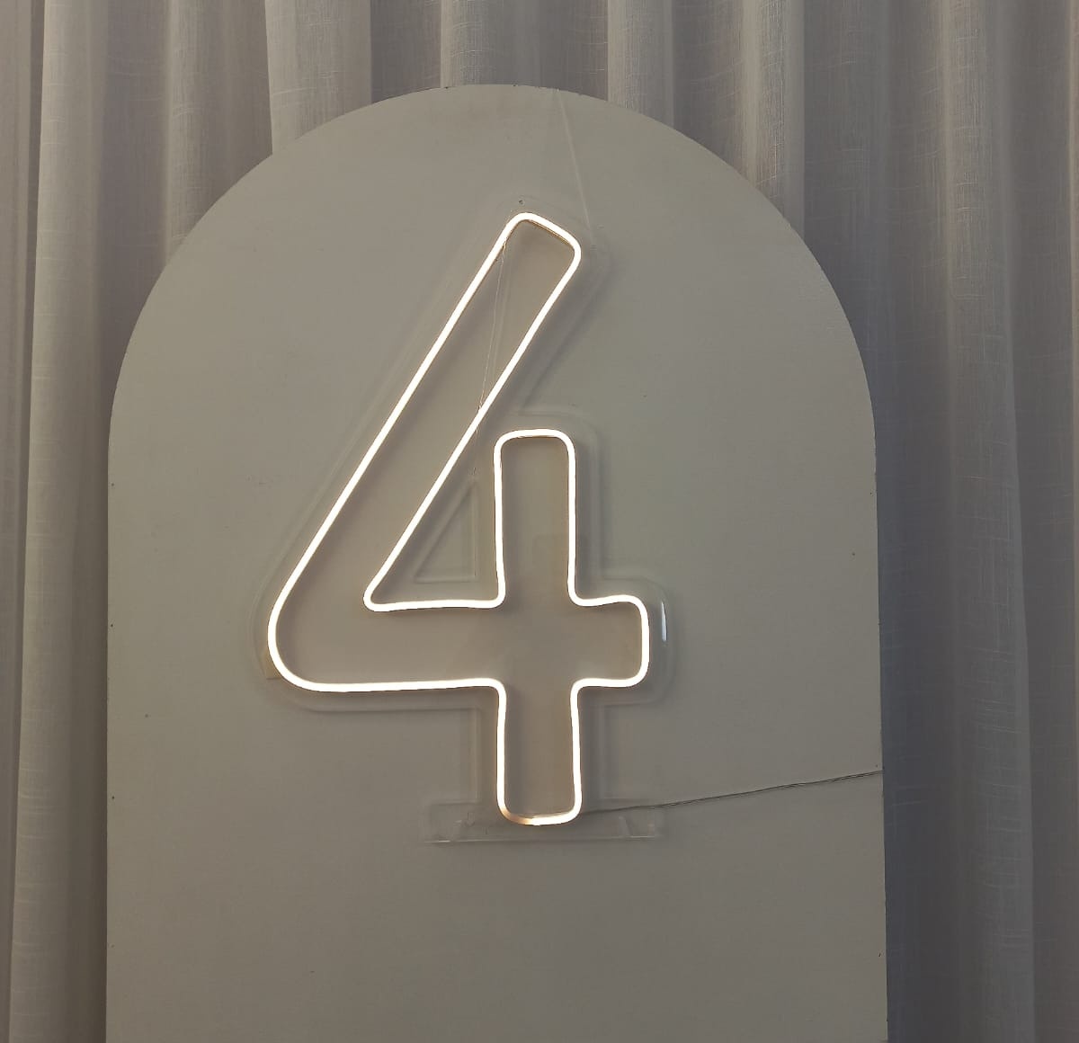 Número 4 Led - Cor Quente  - alegriamagicadecoracao
