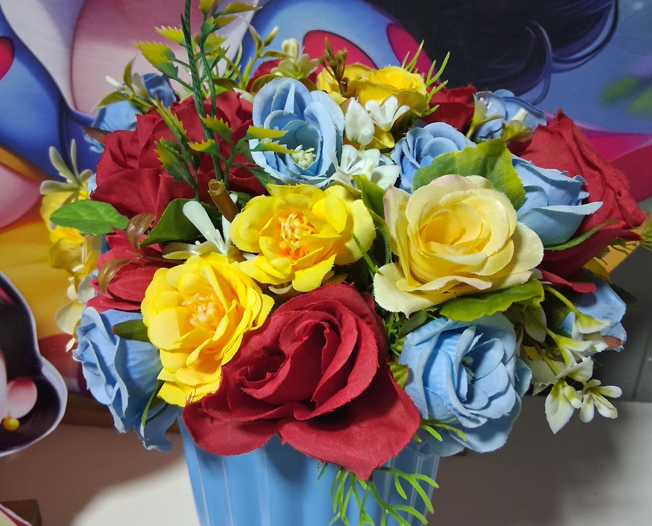 Arranjo Floral Vermelho/Azul/Amarelo - Arte & Festas