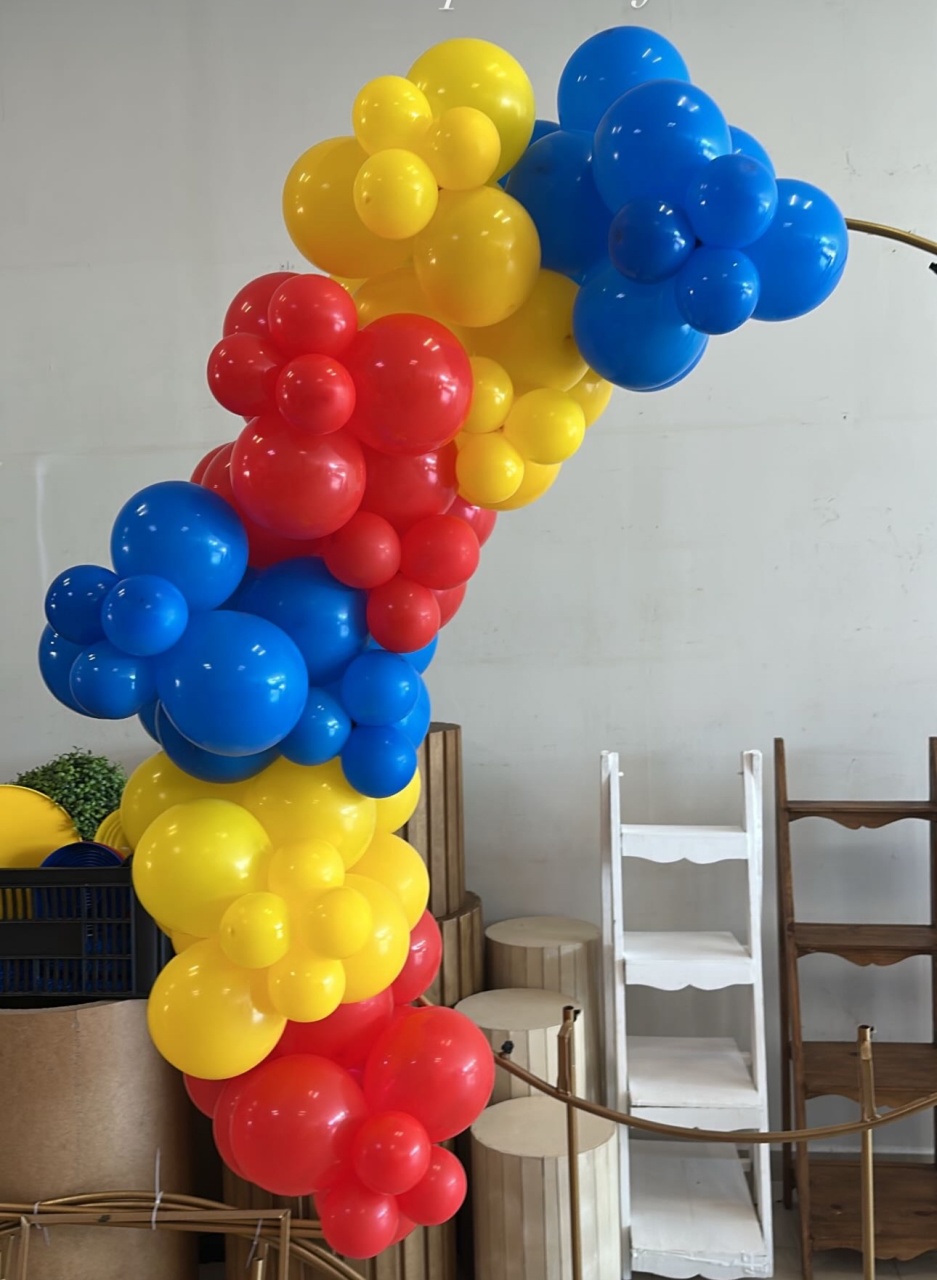 Arco de Balão Semi Desconstruído Painel Redondo - Cirandinha decorações 
