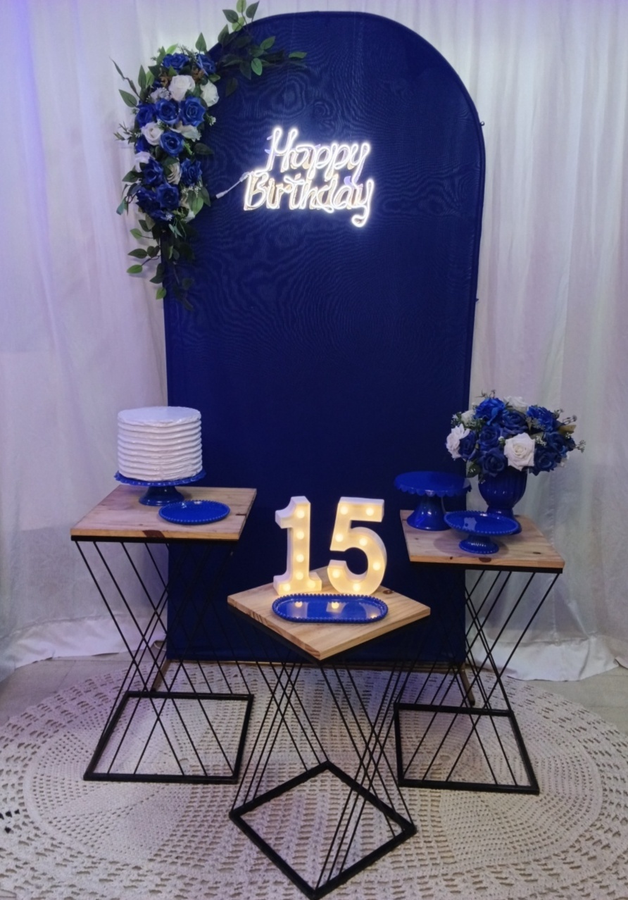 Kit 15 Anos Royal 1 - Mundo Floral eventos