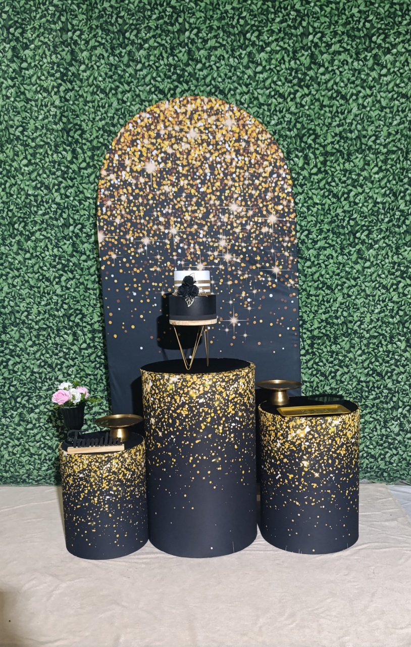 Preto Com Dourado  - FELIZ DATA PEGUE E MONTE 