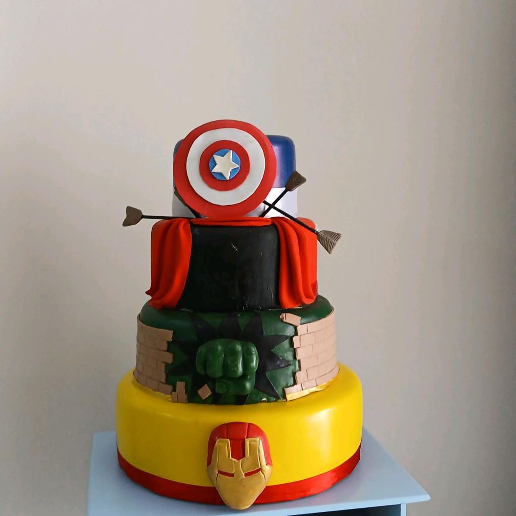Bolo Fake Marvel - Peg e monte da drica