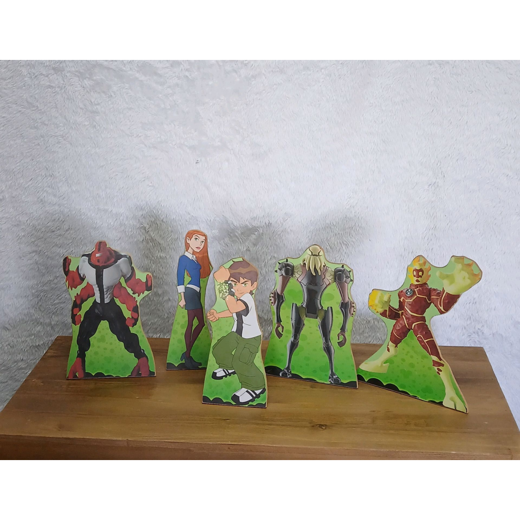 Display Ben 10 - Peg e monte da drica