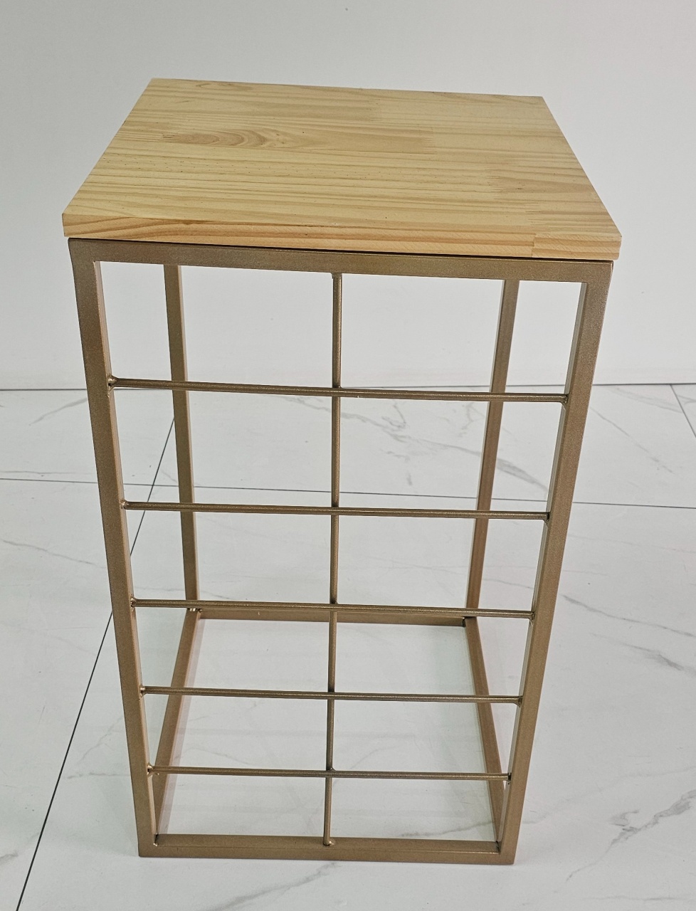 Cubo Ferro Pequena Dourado - Peg e monte da drica