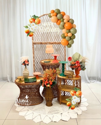 A - Happy Birthday Rattan Verde E Laranja - NUBIA FESTAS