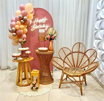 A - Rose Gold Rattan Com Led E Cadeira (Box 173) - NUBIA FESTAS