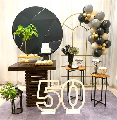 Preto Com Dourado (Box 396) - NUBIA FESTAS