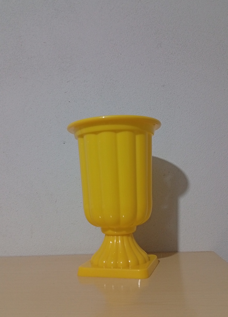 1 Vaso Amarelo  - realizar festas 