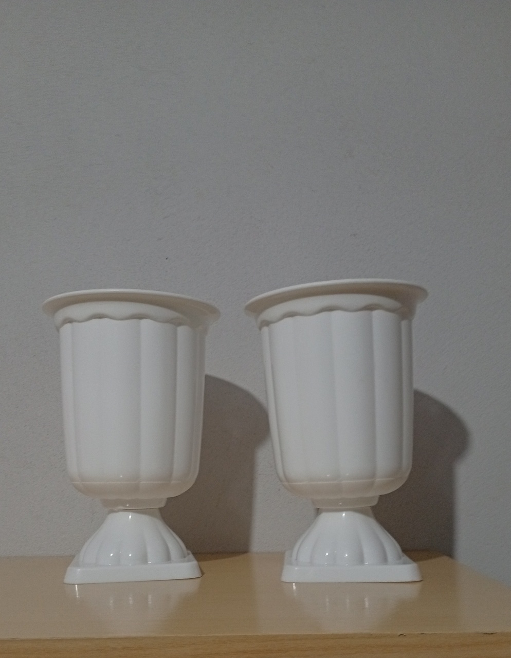2 Vasos Brancos  - realizar festas 