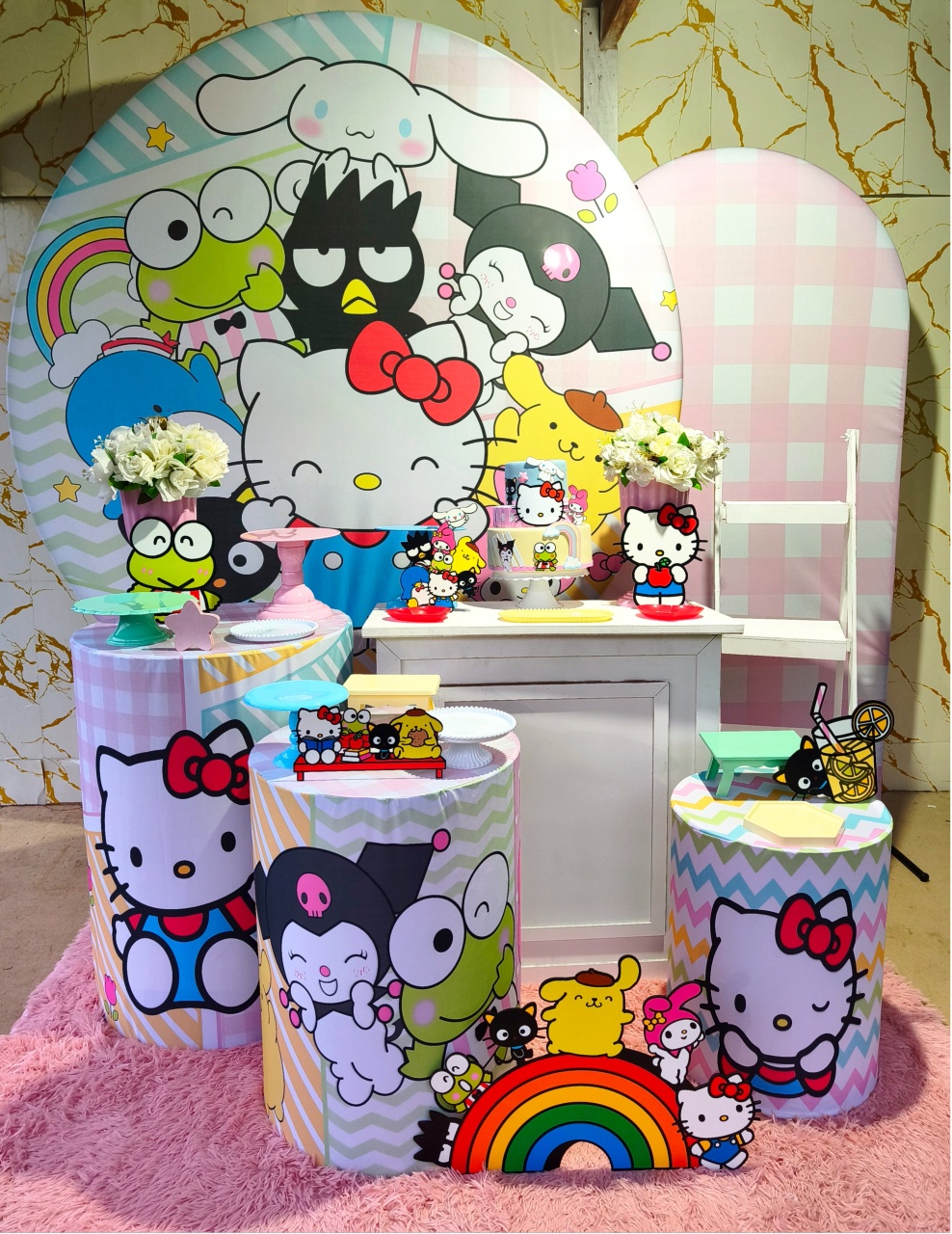 Alugue Tema Para Festa Decoração Hello Kitty E Seus Amigos (Modelo 3) - Nívea Decor