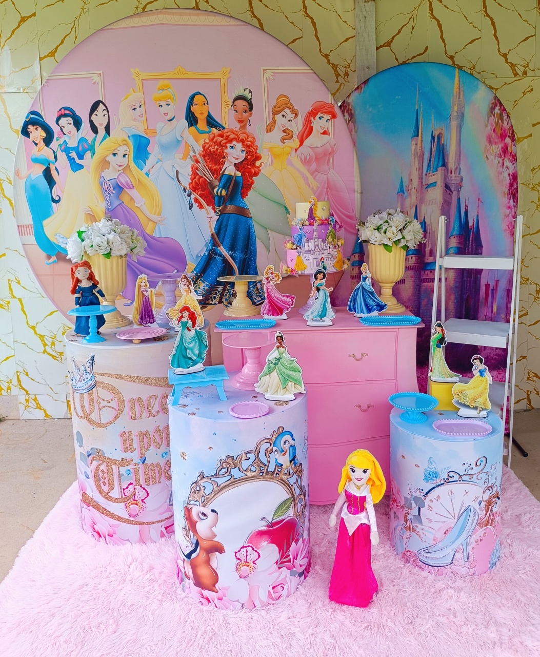 Alugue Tema Para Festa Decoração Princesas (Modelo 3) - Nívea Decor