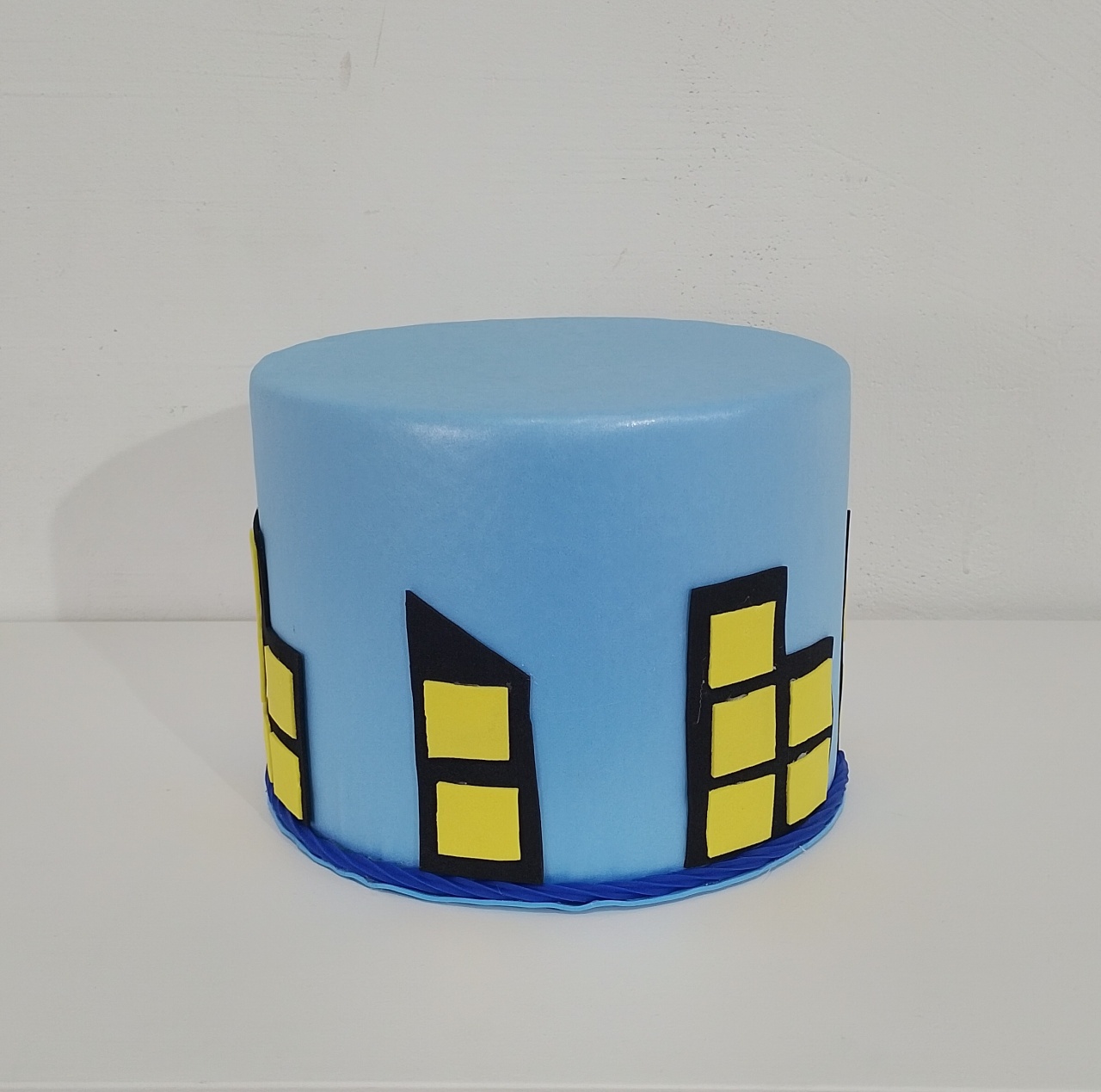 Bolo Fake Heróis 15×10 Cm - Iris Gueiros 