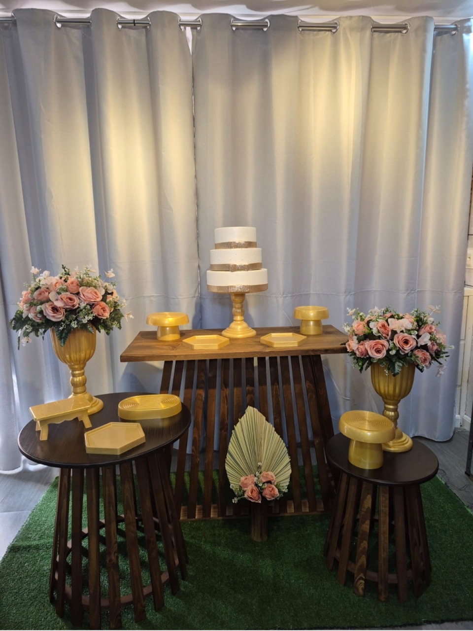 Casamento Com Rosas E Dourado Super - Mb festas & decorações